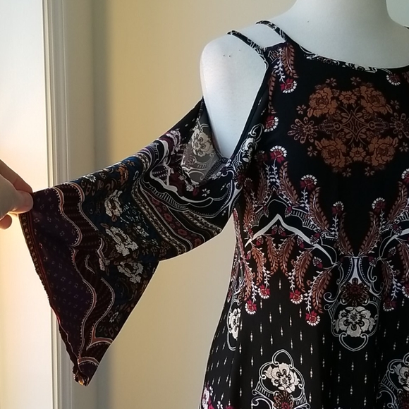 Cold Shoulder Printed Dress - Picture 5 of 7